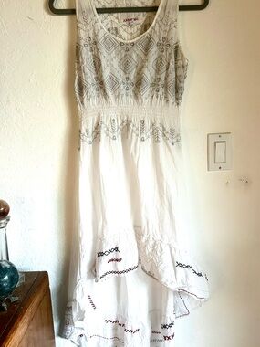 Johnny Was White Cotton Asymmetrical Dress with Gray and tone on tone Embroidery